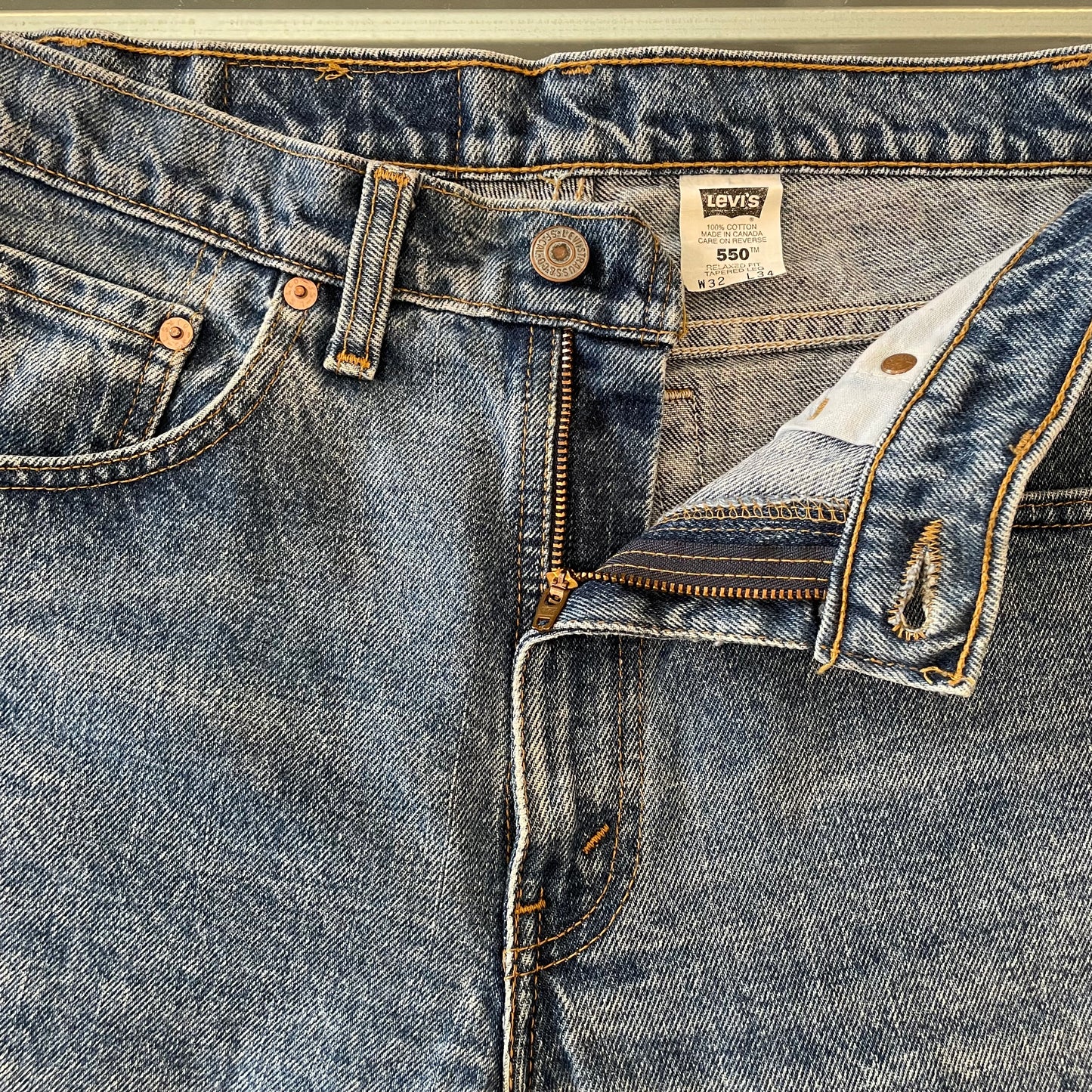 550 Jeans Regular Tapered Medium Wash Blue