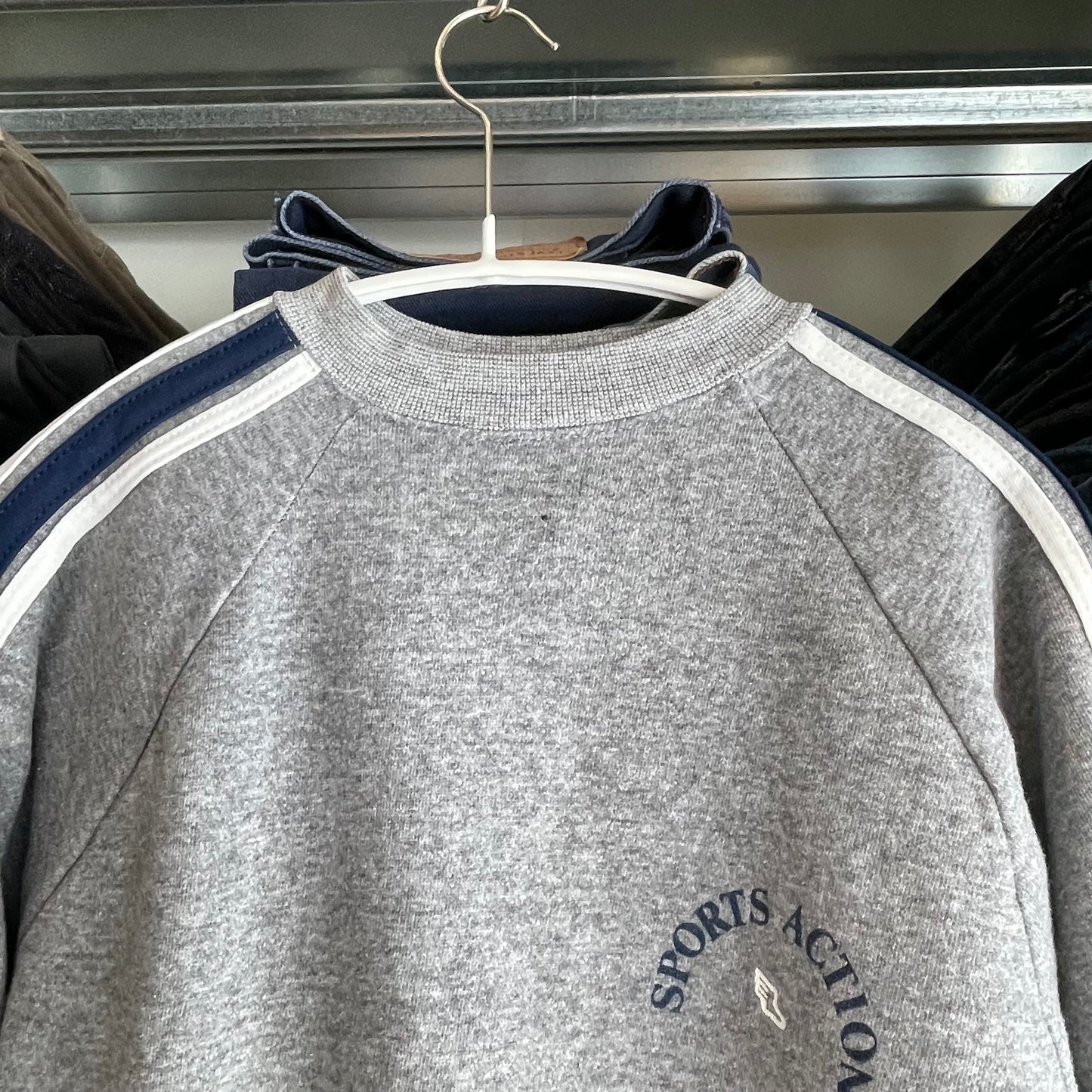 Sports Action Sweatshirt Gray