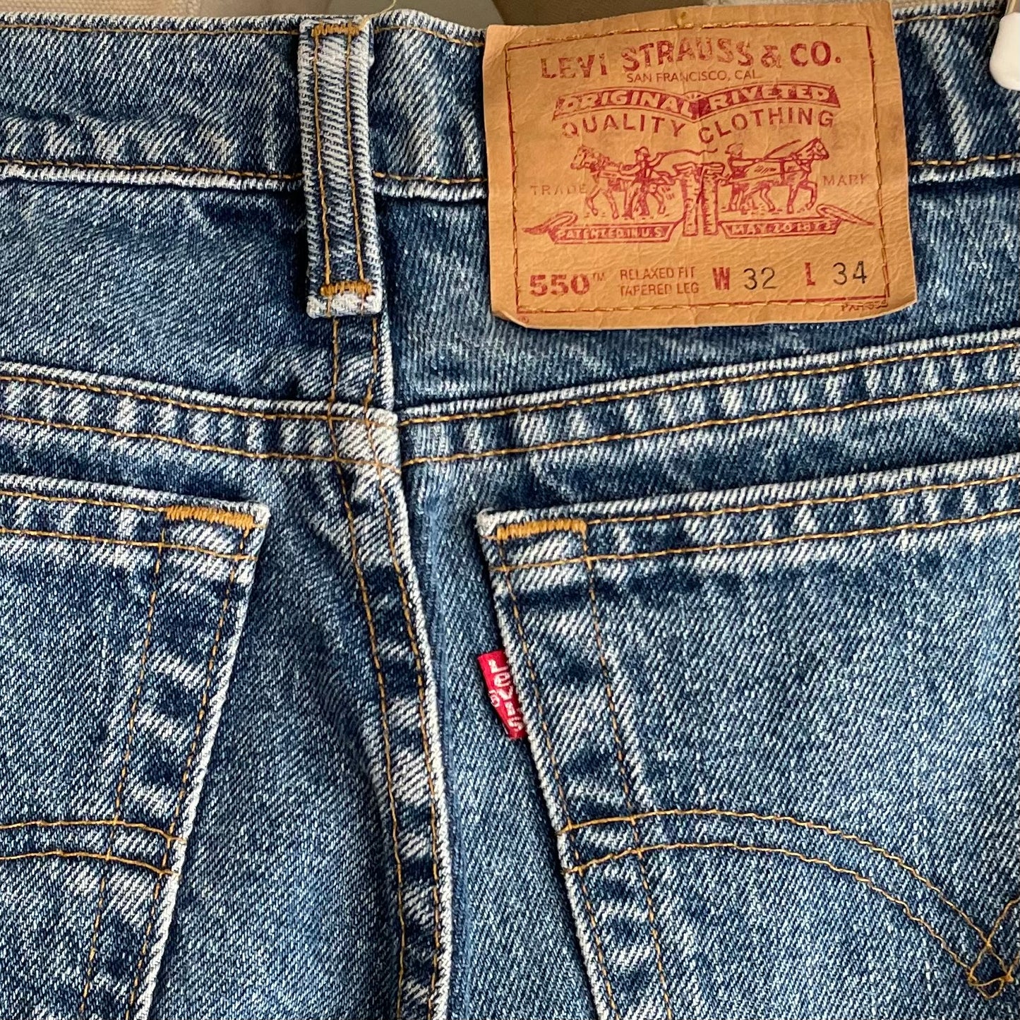 550 Jeans Regular Tapered Medium Wash Blue