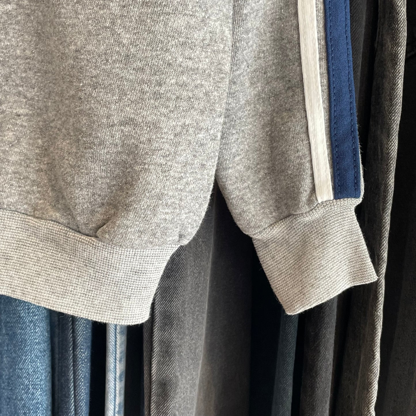 Sports Action Sweatshirt Gray