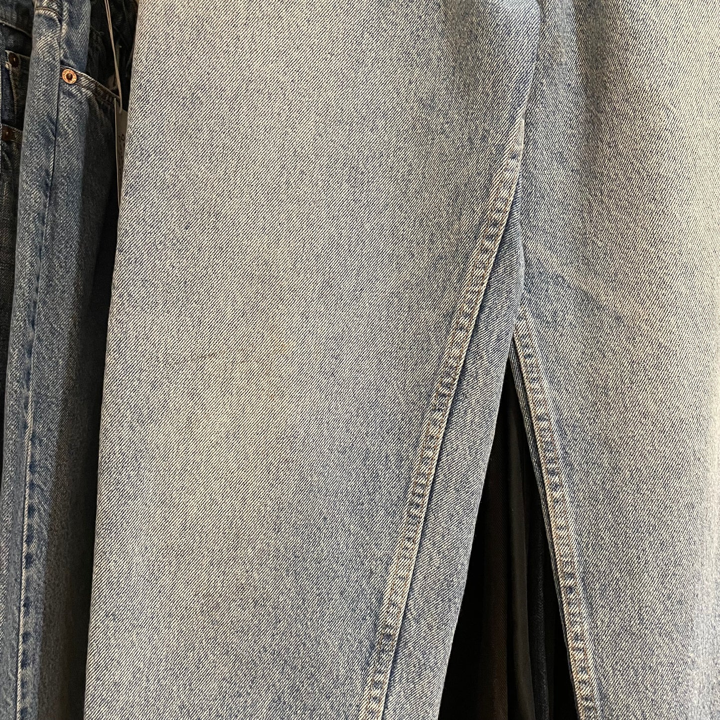 550 Jeans Tapered Fit Light Indigo Washed Cutoff