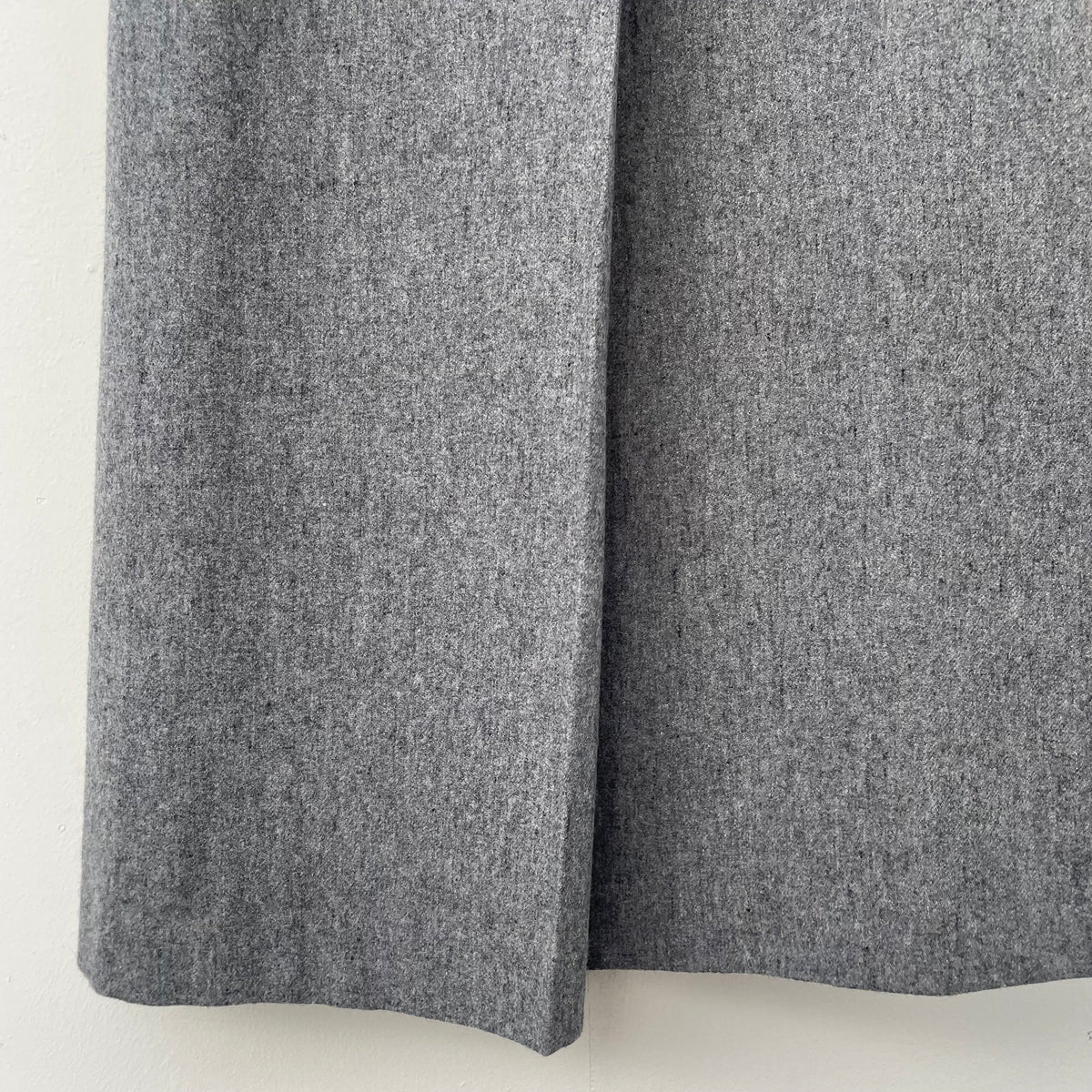 Wool Front Tuck Skirt Gray