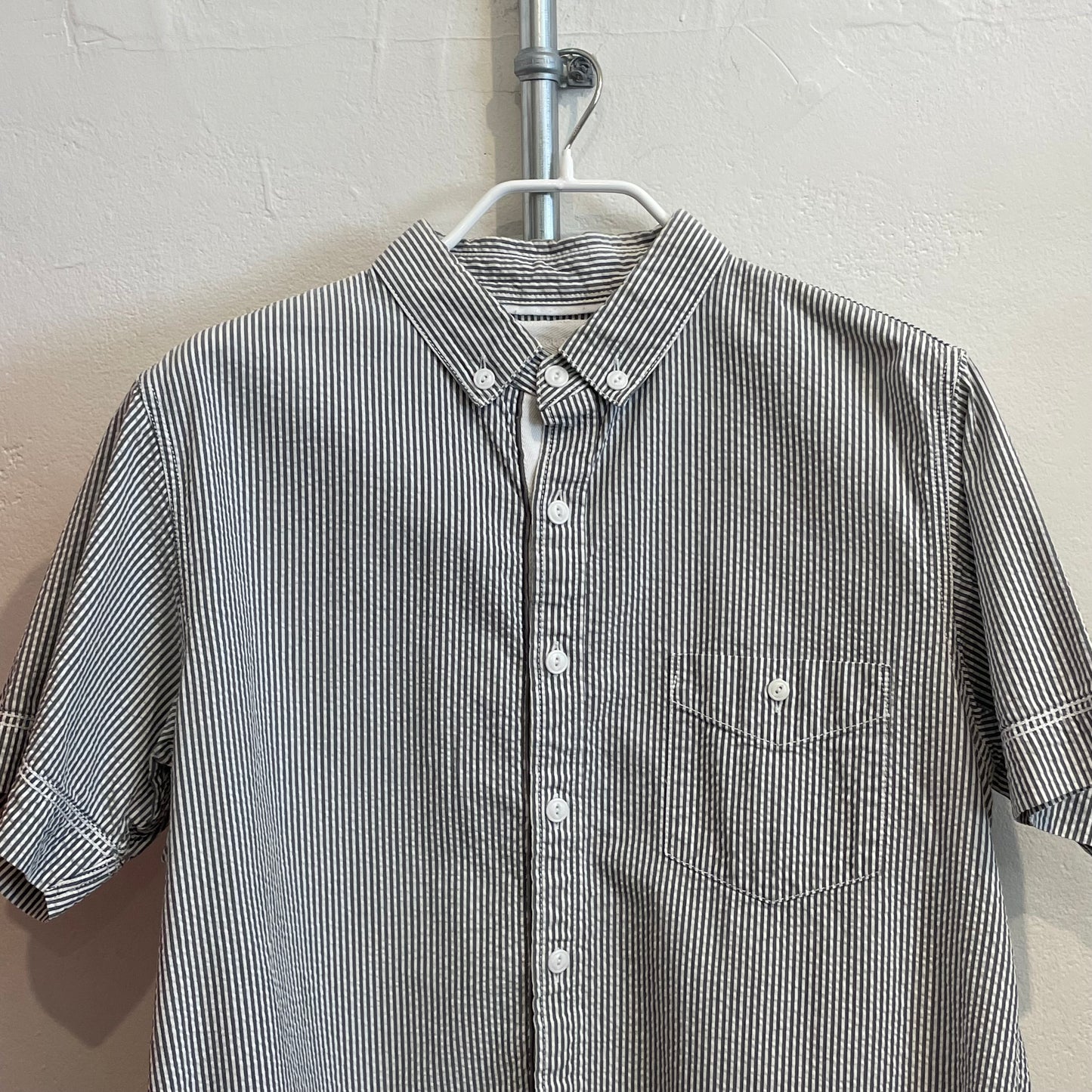 Striped Short-Sleeve Shirt White Black Double-Stitched