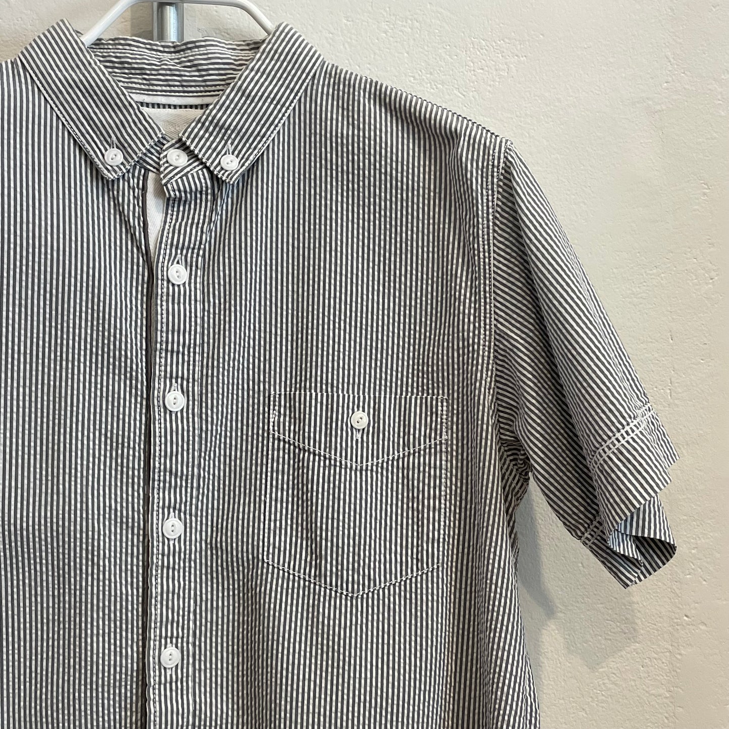 Striped Short-Sleeve Shirt White Black Double-Stitched