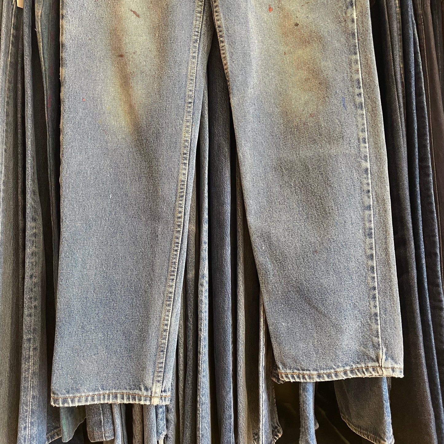 Paint-Stained 550 Relaxed Fit Jeans Blue