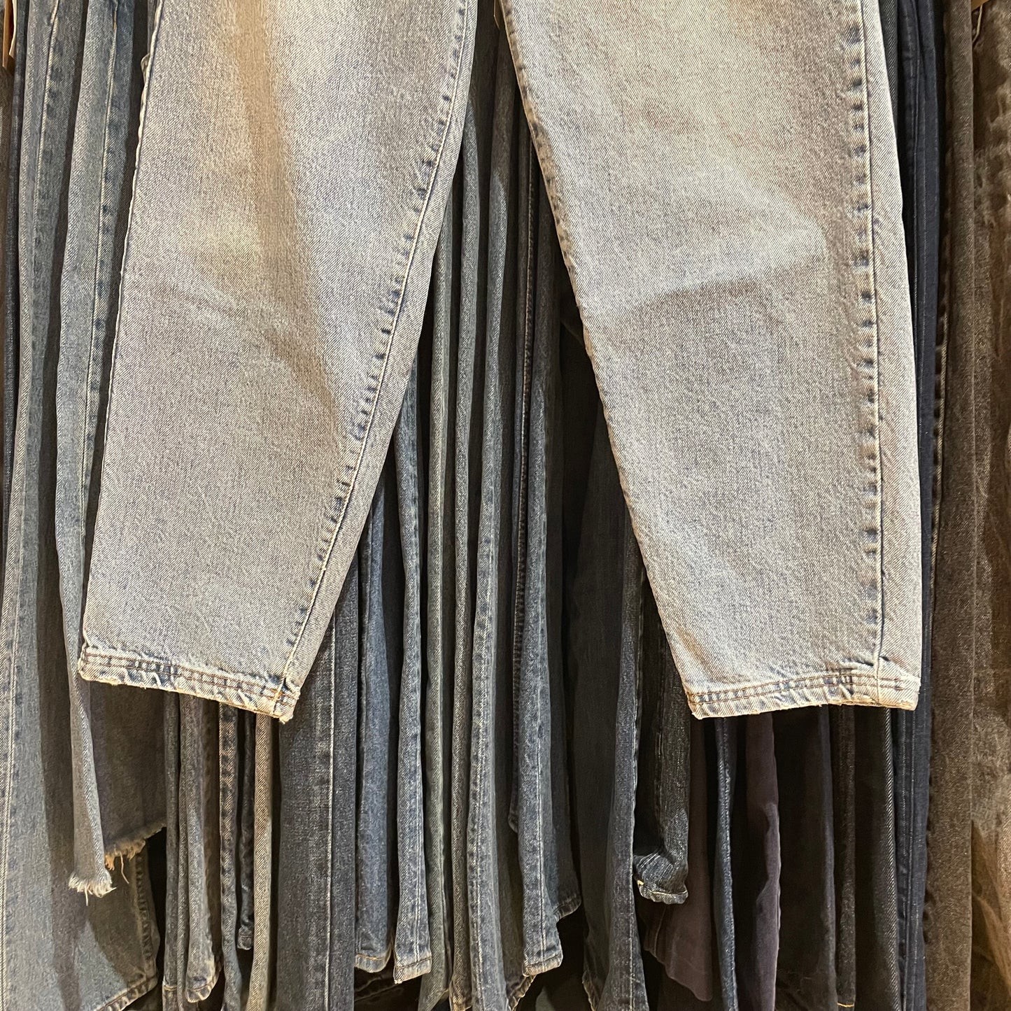 Relaxed Tapered Jeans Light Wash Blue