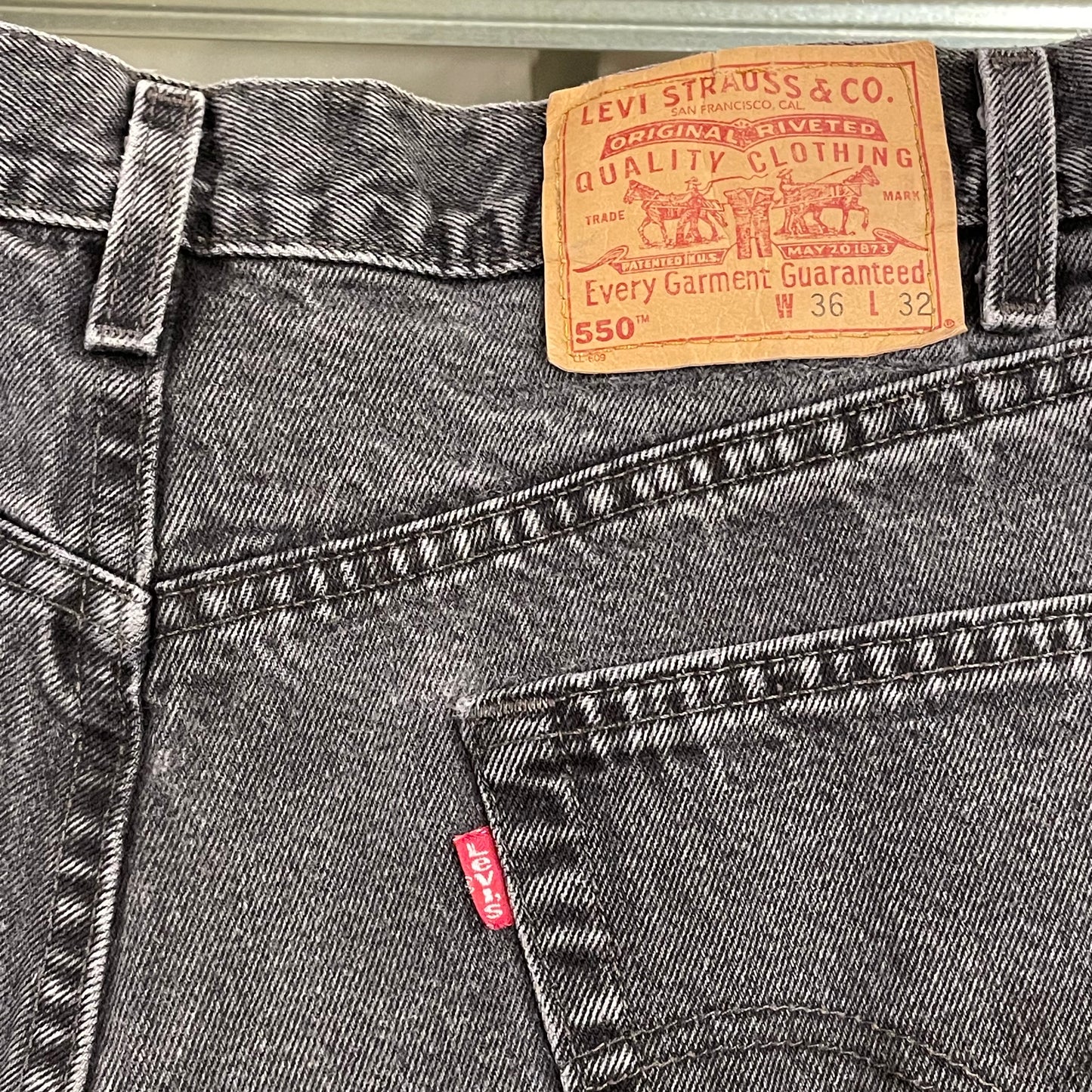 550 Jeans Red Tab Relaxed Fit Black