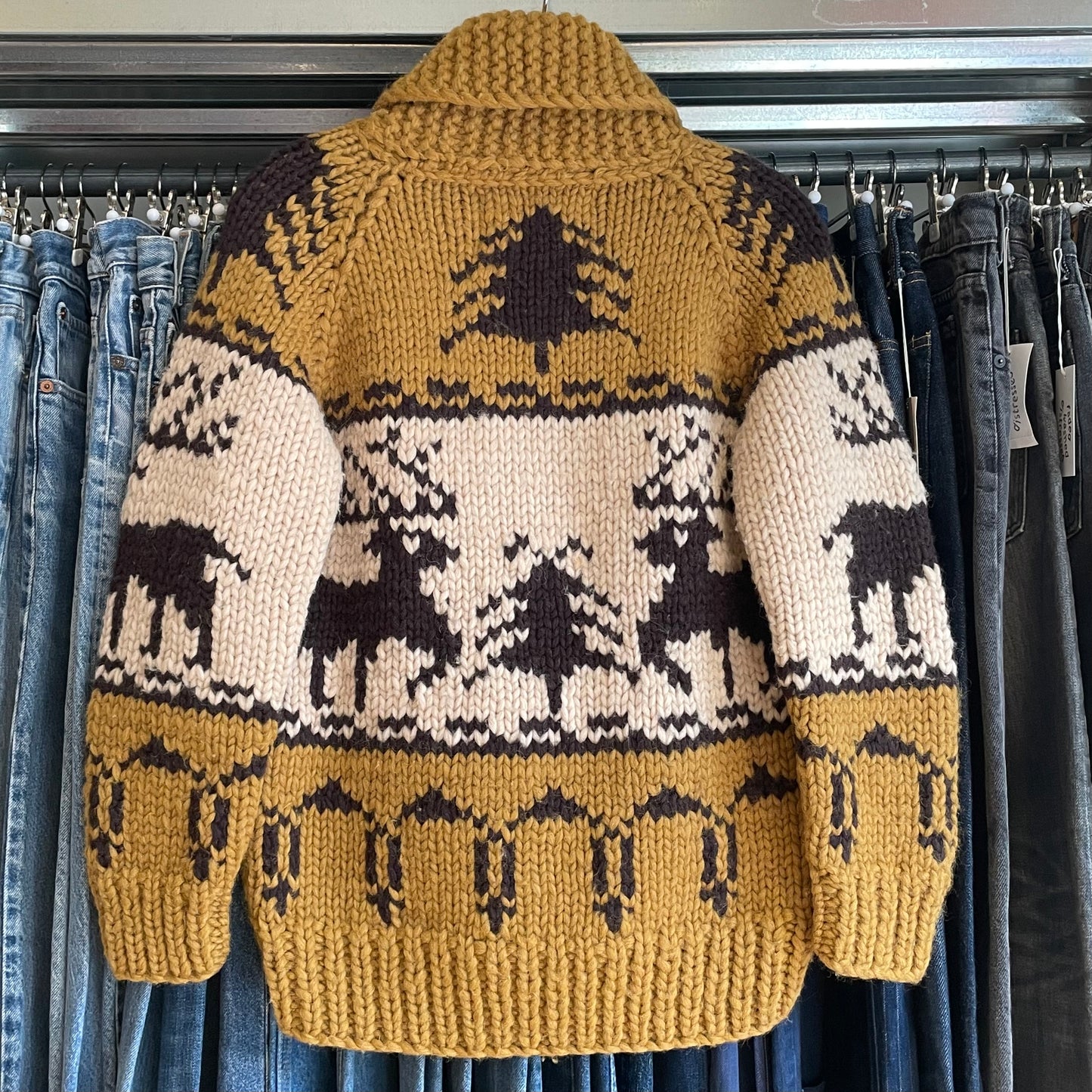 Reindeer Cowichan Shawl Collar 2-Way Talon Zip