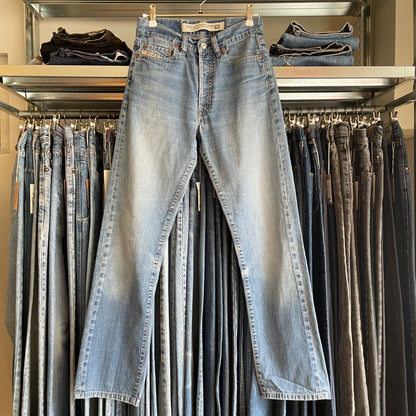 Light Wash RR55 Straight Leg Jeans Blue