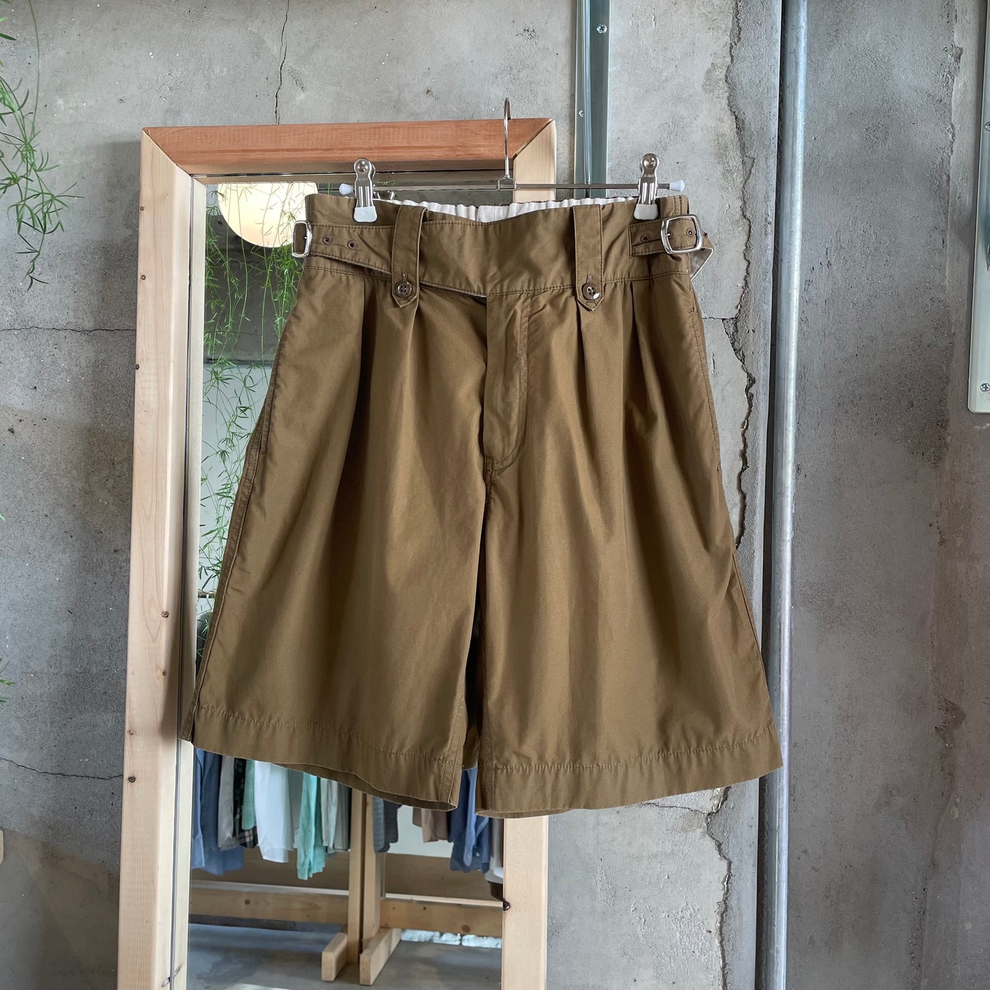 Pleated Cotton Shorts Brown