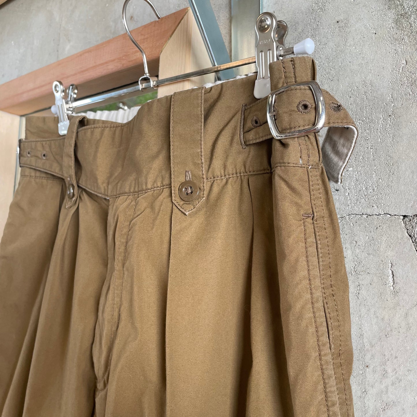 Pleated Cotton Shorts Brown