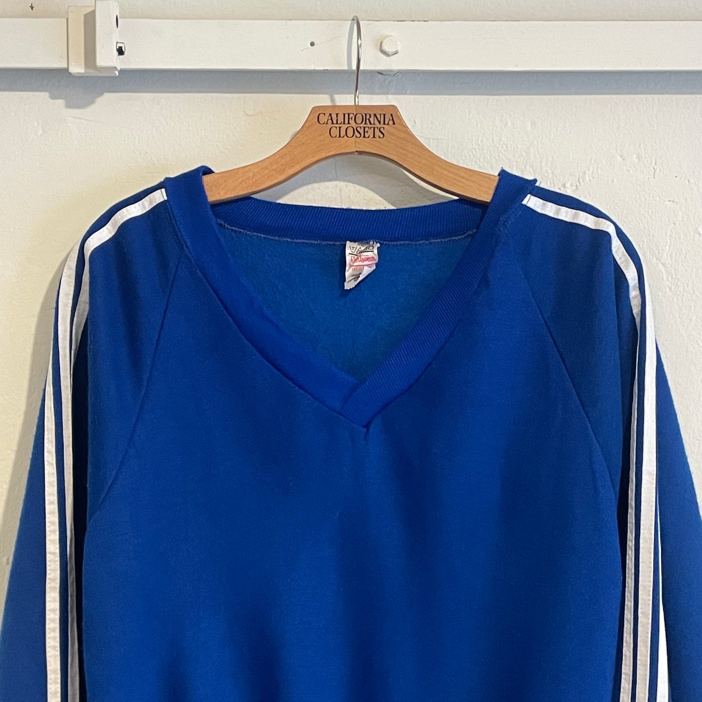 V-neck White Lined Sweatshirt Blue