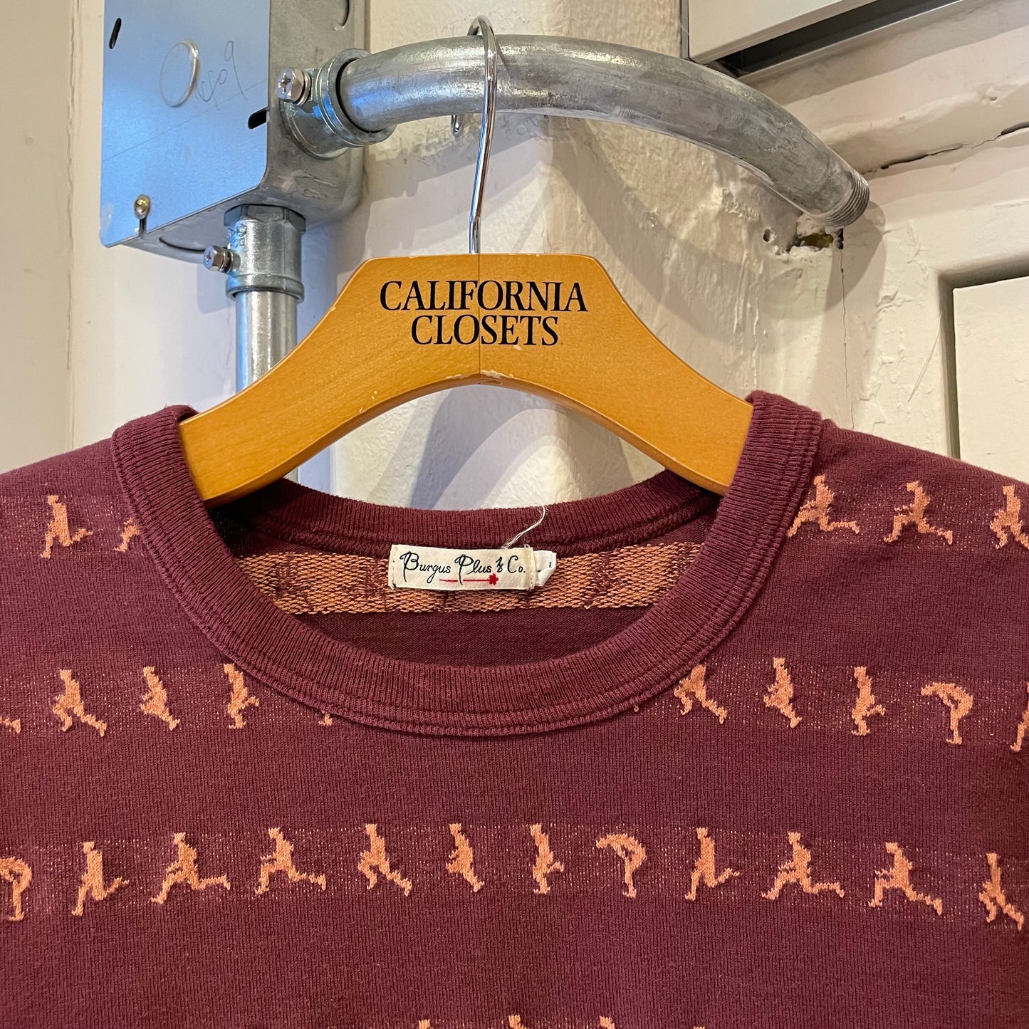 Running Print Pocket T-Shirt Burgundy
