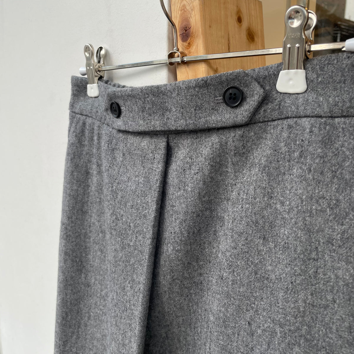Wool Front Tuck Skirt Gray