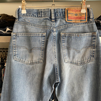 Light Wash RR55 Straight Leg Jeans Blue
