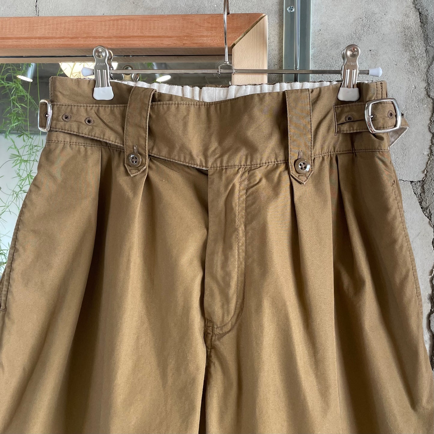 Pleated Cotton Shorts Brown