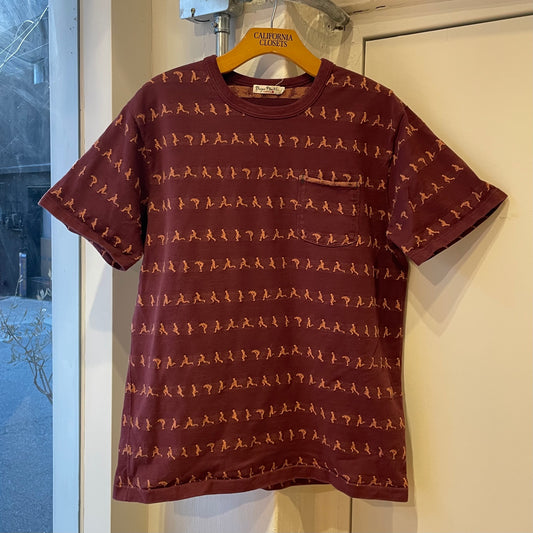 Running Print Pocket T-Shirt Burgundy